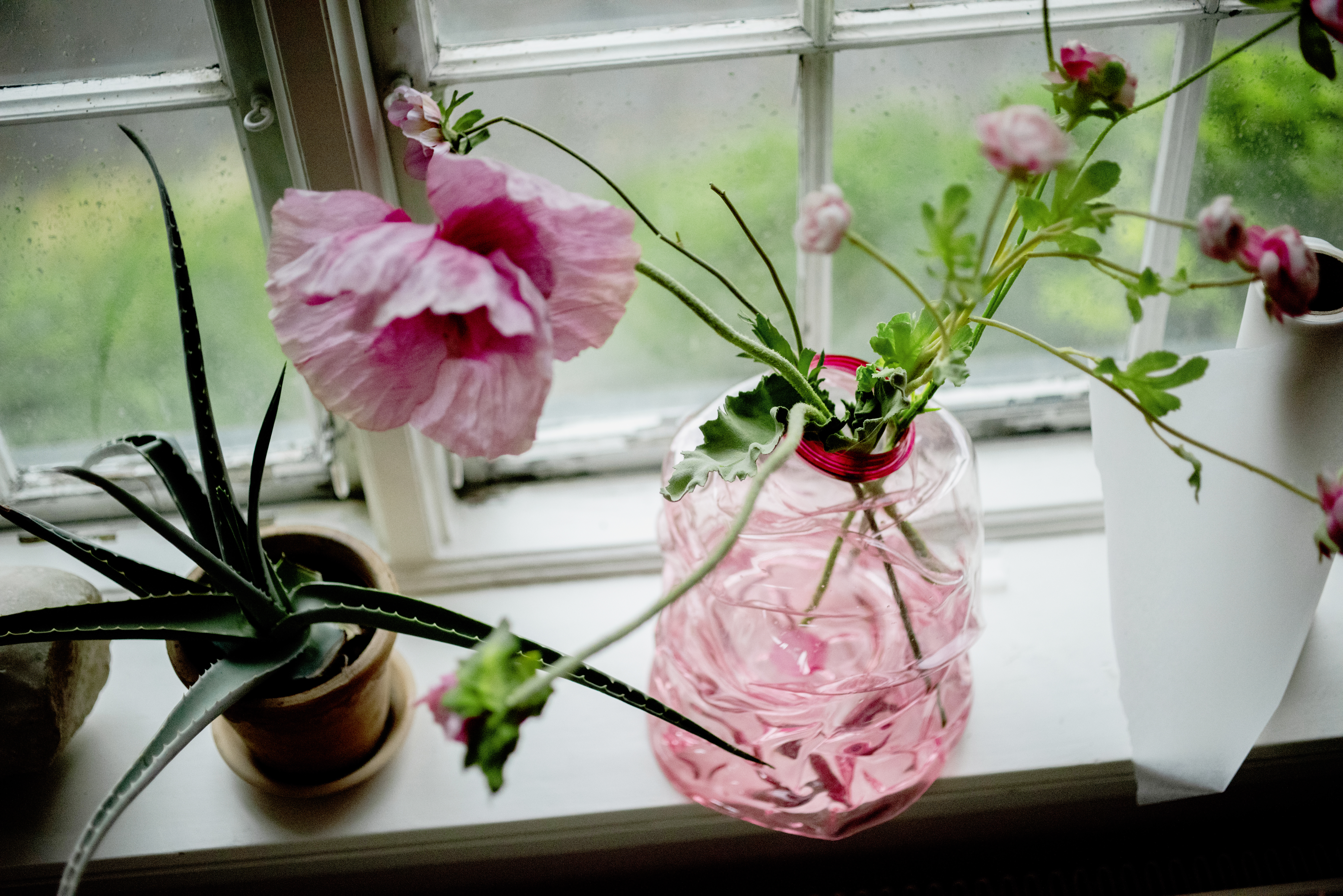 Niko June Vase Eros Torso Hue Pink Niko June Vase Eros Torso Hue Pink