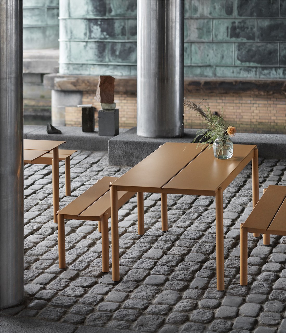 Muuto Linear Table schwarz 140x75cm