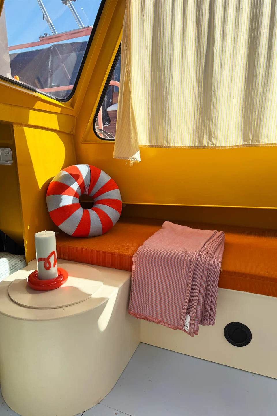 Studio About Kerzenständer Bob groß rot