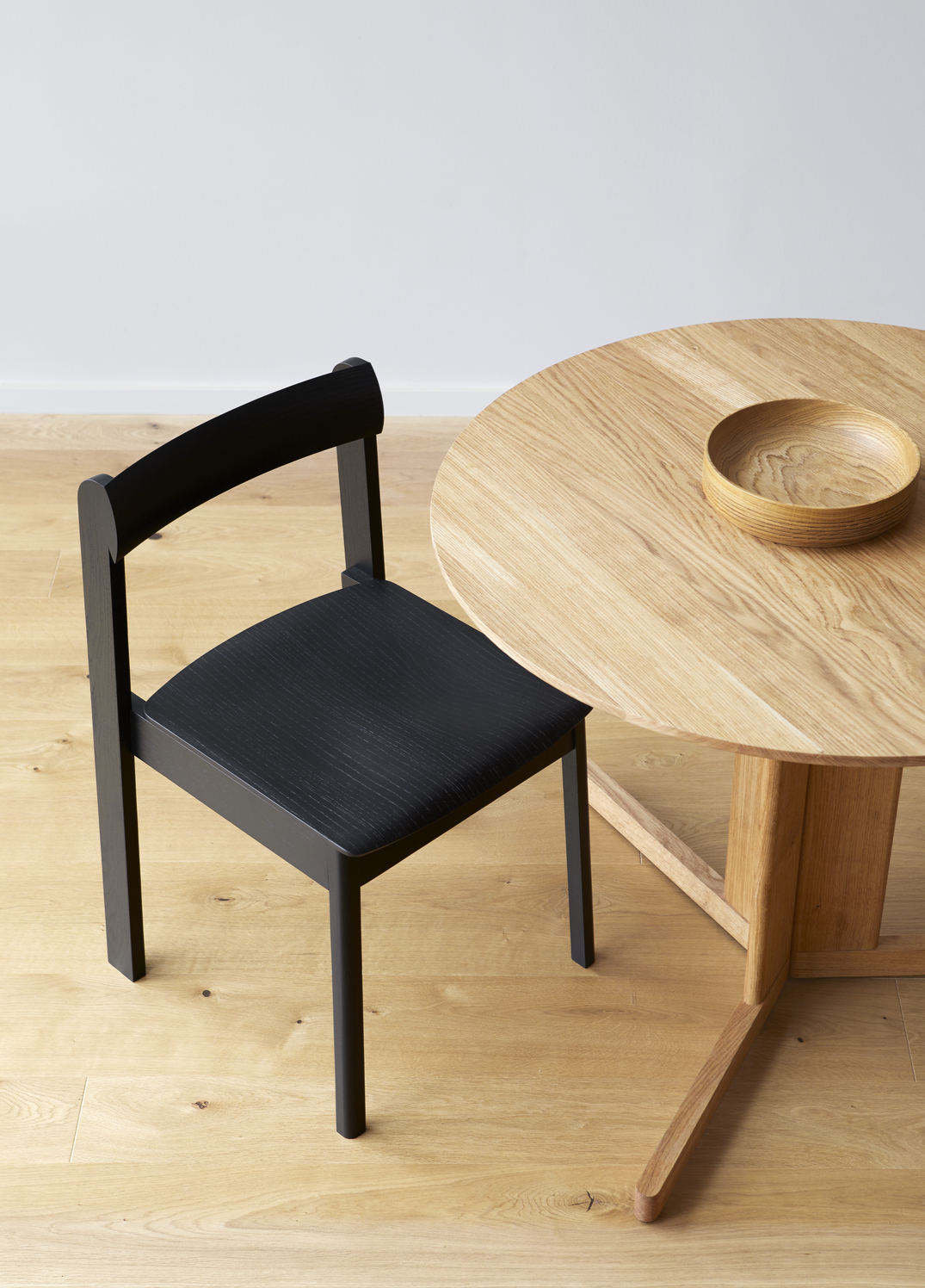 Trefoil Round Table Ø75, Oak