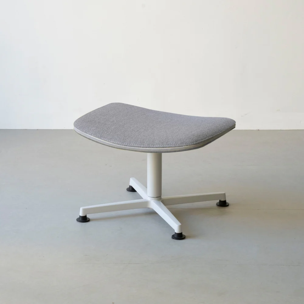 raawii Arba Ottoman | Upholstered Kvadrat Re-wool - Light grey base / Kvadrat re-wool 0108 grey fabric