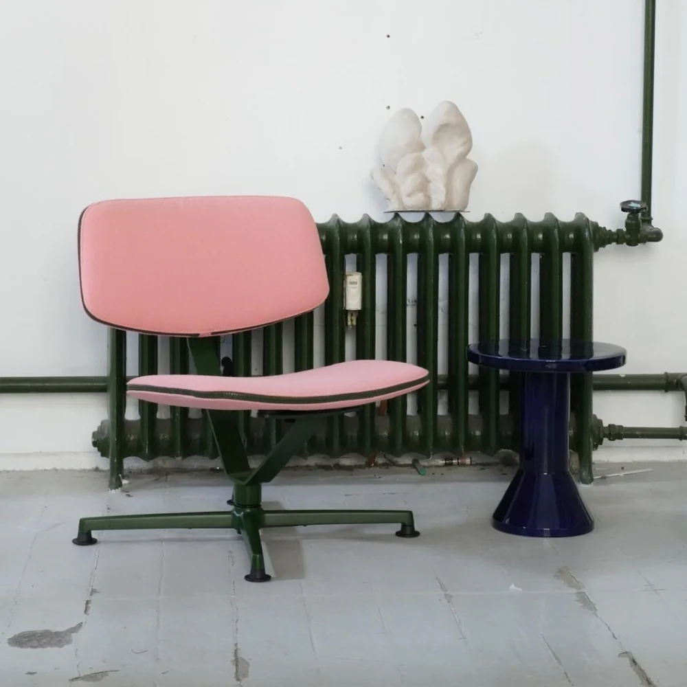 raawii Arba Lounge Chair | Upholstered Kvadrat Vidar - Dark green base / Kvadrat Vidar 0622 pink fabric