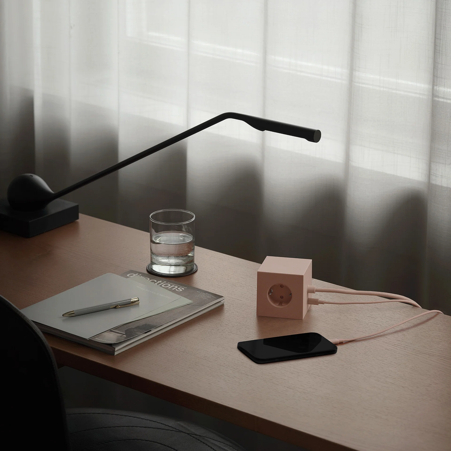 Avolt Square 1 Mehrfachsteckdose new pink