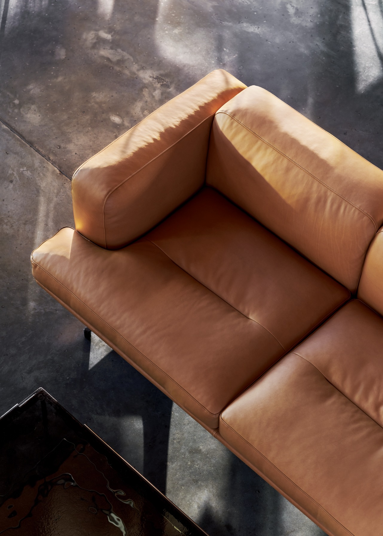 and tradition Sofa inland AV22 Noble Cognac Leather ( Ausstellungsstück )